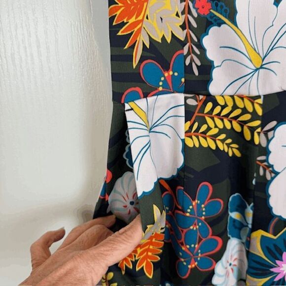 Rachel Roy Zandra Jumpsuit Sleeveless Smocked Zipper Back Black Floral Size 2 - Picture 5 of 16